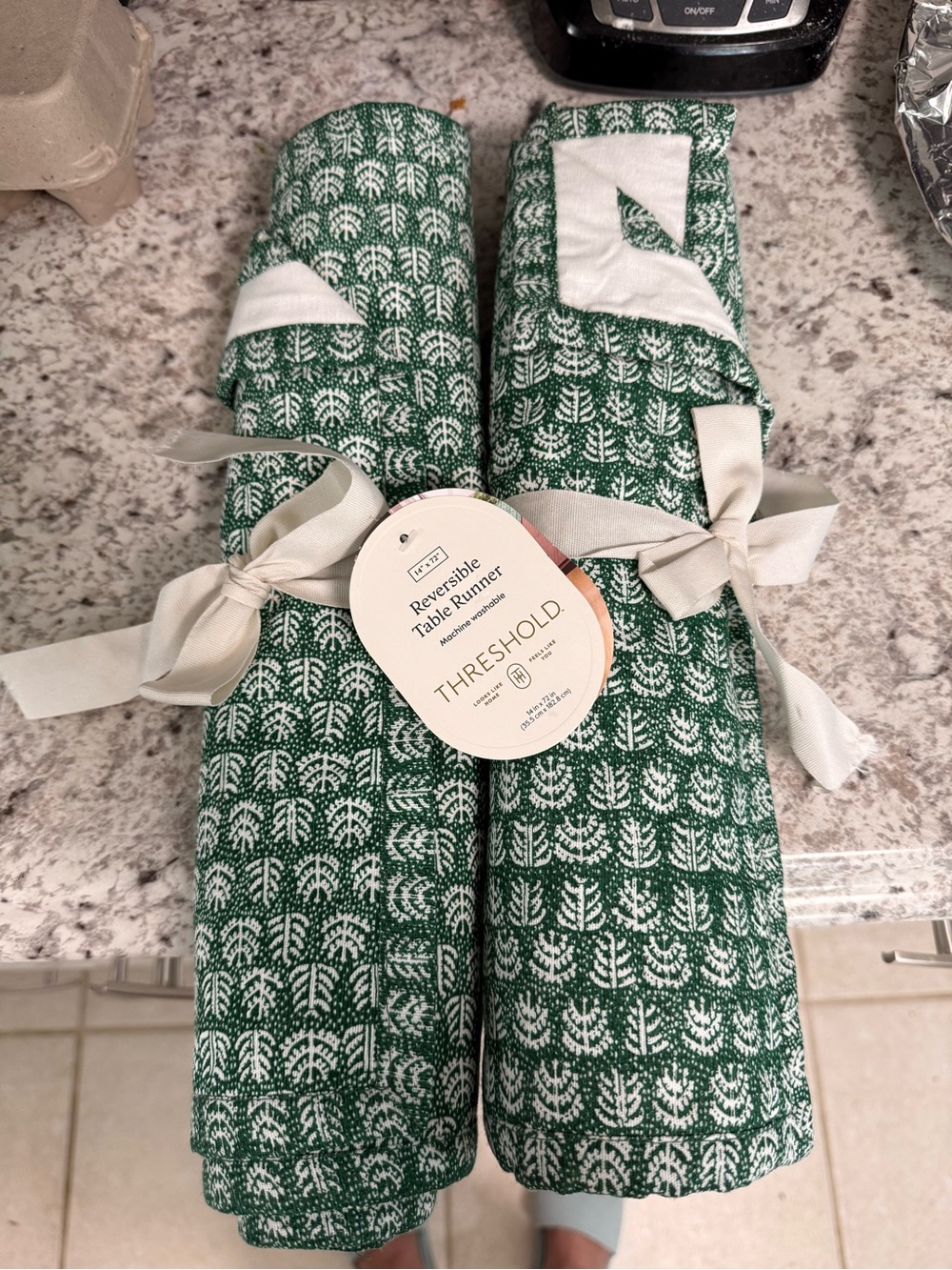2️⃣🍃Threshold Green and White Reversible Table Runner Set of two